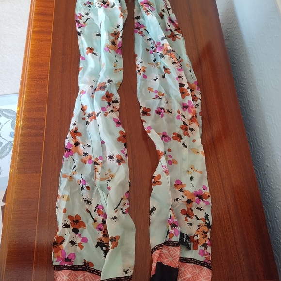 100% Silk Elegant Floral Scarf with Black and Pink Highlights - Picture 6 of 6